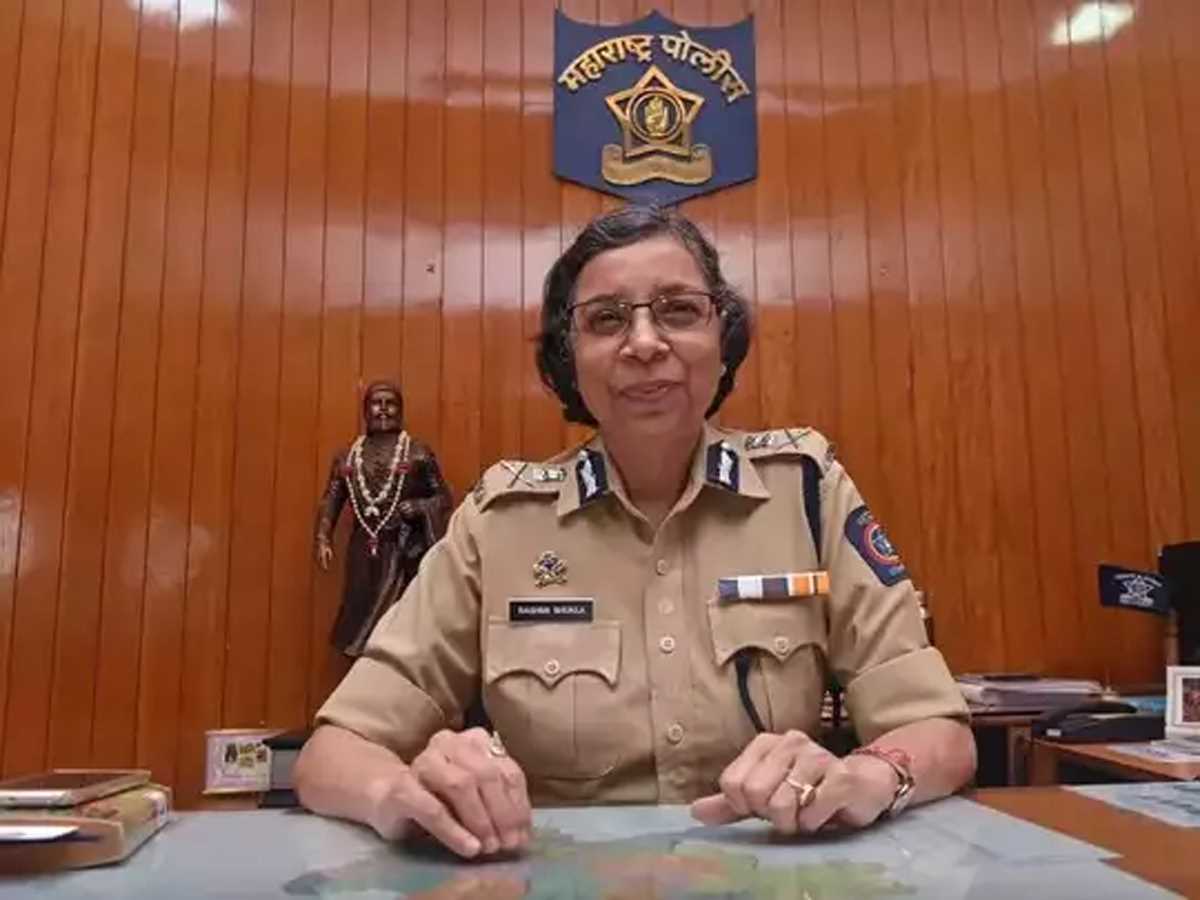 रश्मि शुक्ला महाराष्ट्र की पहली महिला डीजीपी बनीं